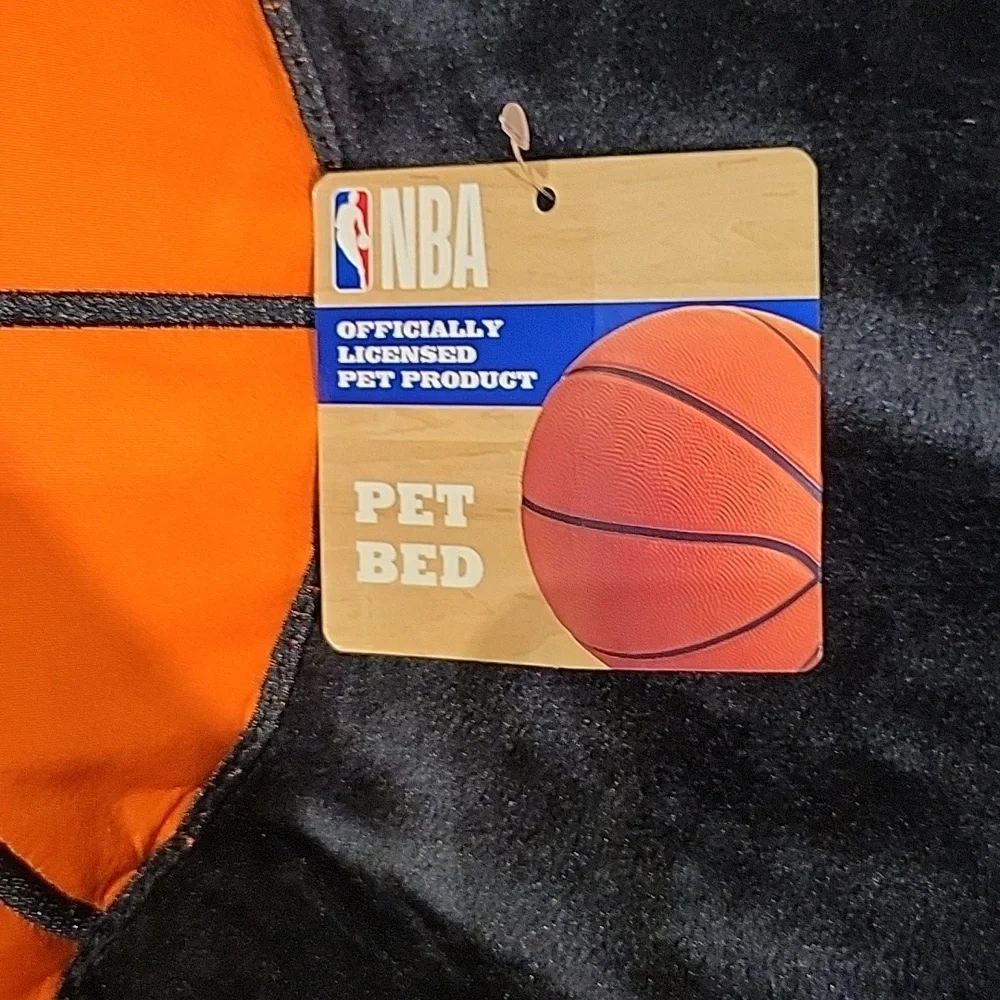 NWT: NBA Officially Licensed Miami Heat Pillow Pet Bed